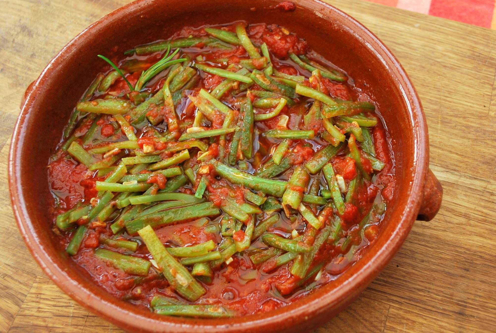 Spicy smoky runner beans and tomato