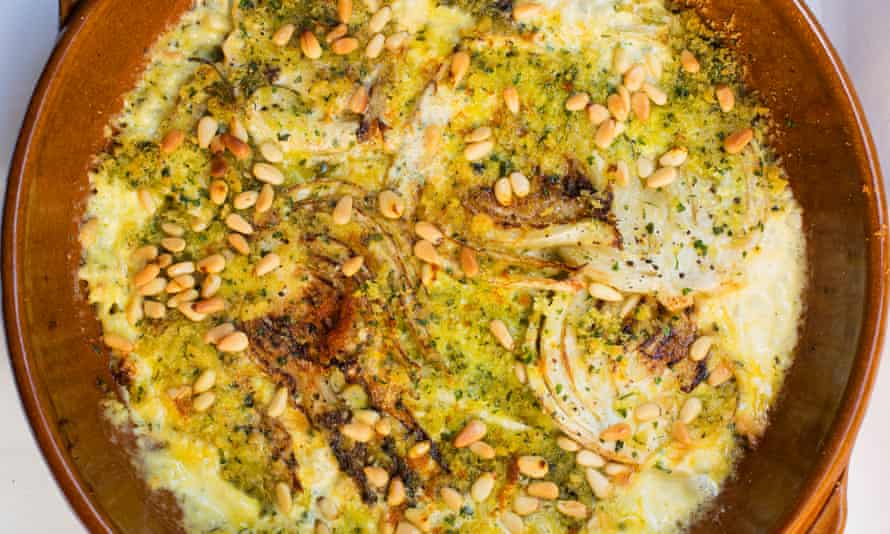 Fennel with cream and pine kernel breadcrumbs