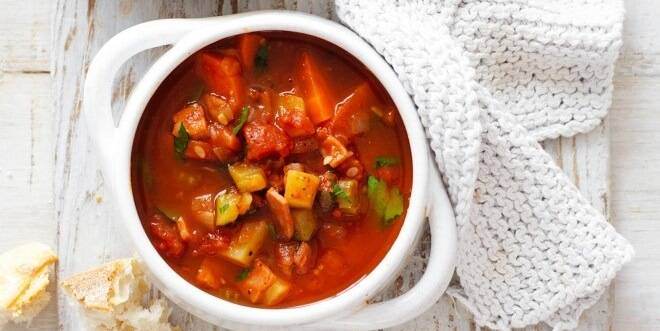 Rachel’s quick veg and tomato stew with bacon (or smoked tofu)