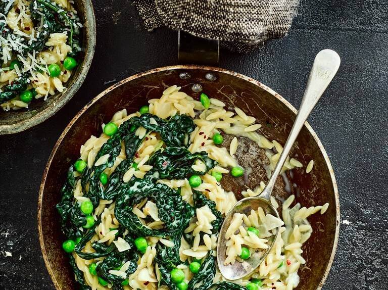 Orzo risotto with cavolo nero, peas and chilli