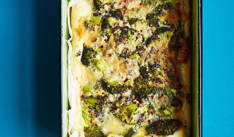 Quick-cook puff pastry quiche: broccoli and blue cheese