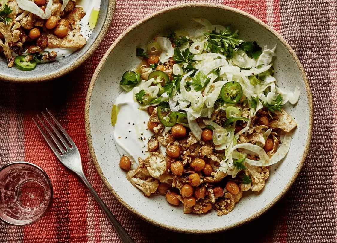 Spiced chickpeas with fennel and lemony yogurt
